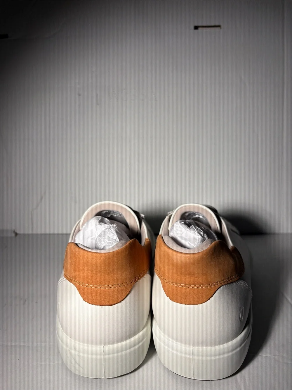 NEW Ecco White Leather Sneakers with Tan Heel Accent Size 43EU 9-9.5US